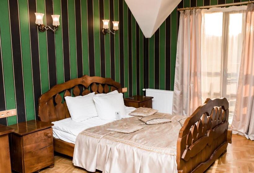 סוויטת ג'וניור, Stara Pravda Hotel   History