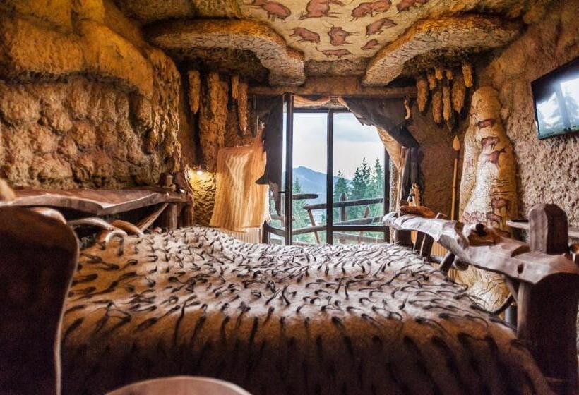 سوییت جونیور, Stara Pravda Hotel   History