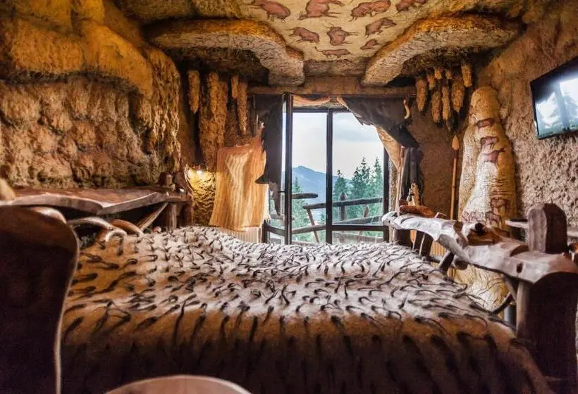 سوییت جونیور, Stara Pravda Hotel   History