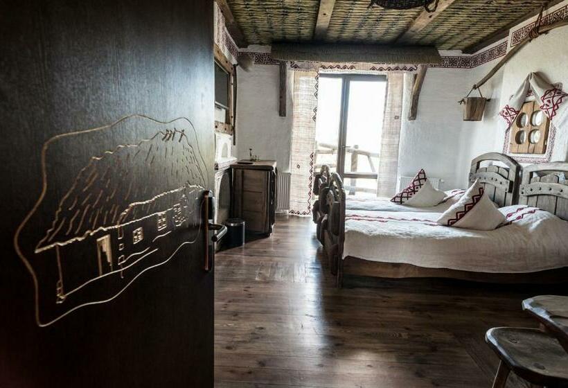 סוויטת ג'וניור, Stara Pravda Hotel   History