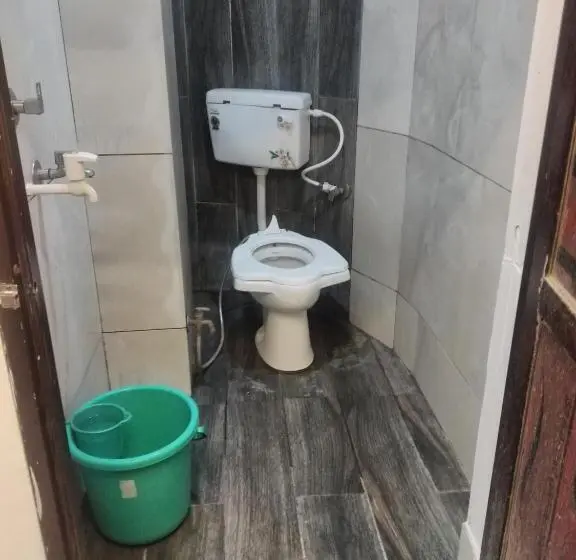 Standard Neljän Hengen Huone, New G P Guest House