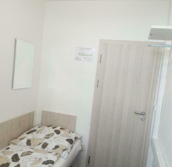 اتاق استاندارد یک نفره, Minipenzion Na Vyhlídce