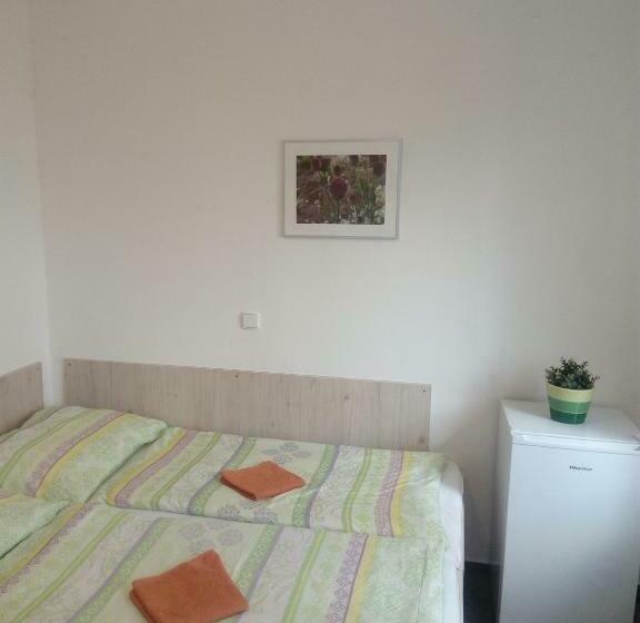 اتاق استاندارد, Minipenzion Na Vyhlídce