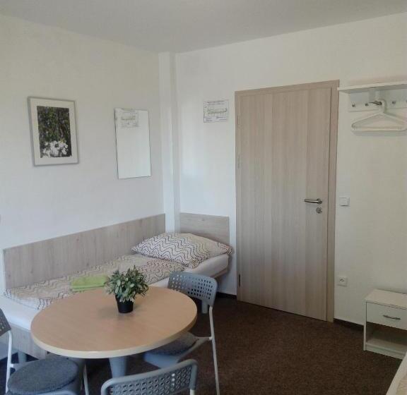 اتاق استاندارد سه نفره, Minipenzion Na Vyhlídce