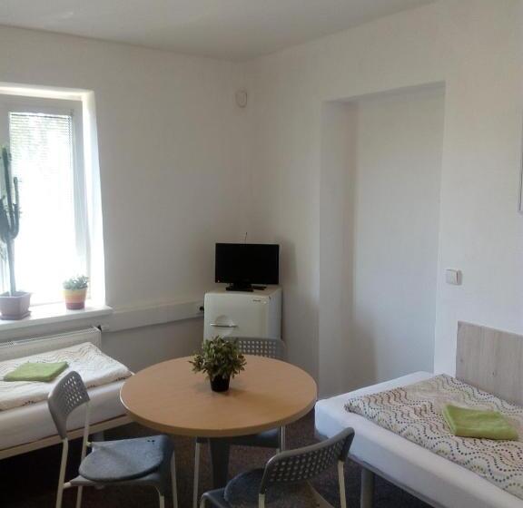 اتاق استاندارد سه نفره, Minipenzion Na Vyhlídce