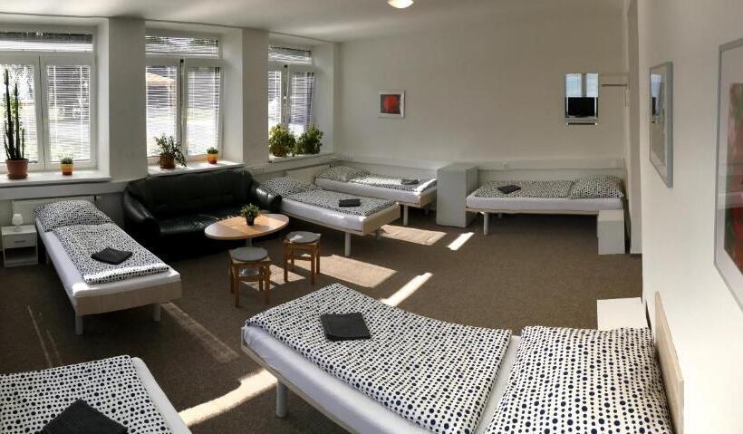 اتاق خانوادگی, Minipenzion Na Vyhlídce