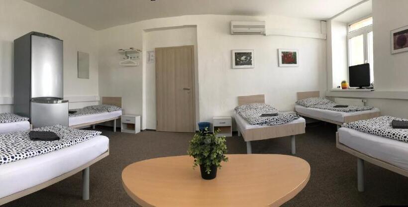 اتاق خانوادگی, Minipenzion Na Vyhlídce