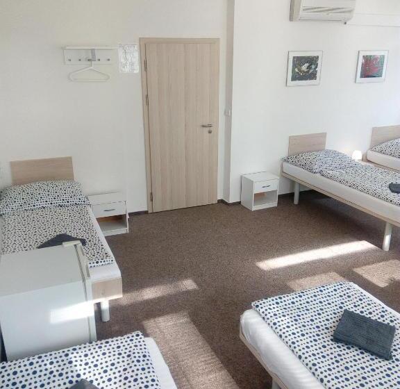 اتاق خانوادگی, Minipenzion Na Vyhlídce