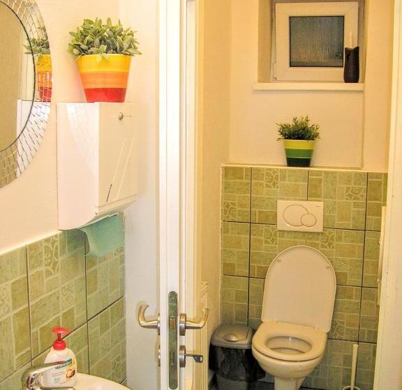 Standard Plot, Minipenzion Na Vyhlídce