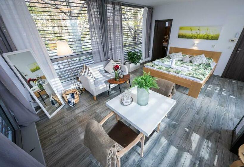 套房, Atelier Lanna