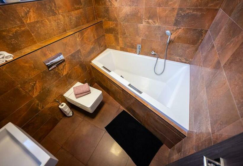 套房, Atelier Lanna