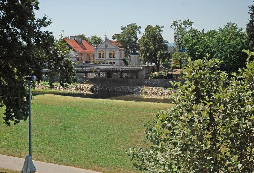 套房, Atelier Lanna