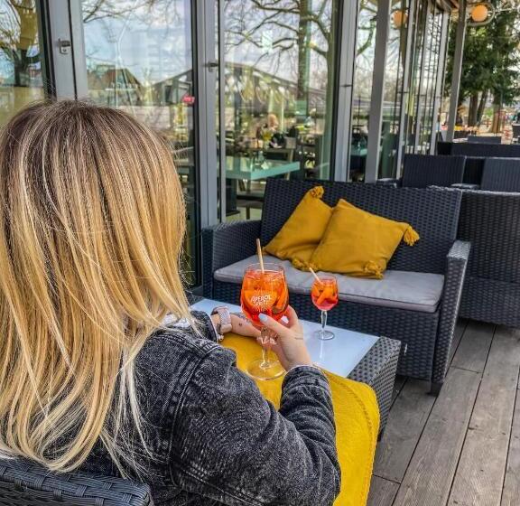 套房, Atelier Lanna