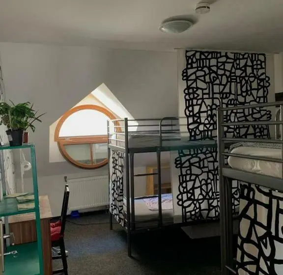 Vuode Makuusalissa, Hostel John Galt