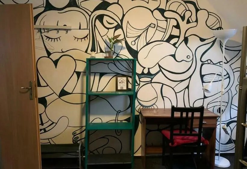 Vuode Makuusalissa, Hostel John Galt
