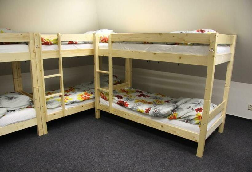 تختخواب در اتاق مشترک, Hostel John Galt