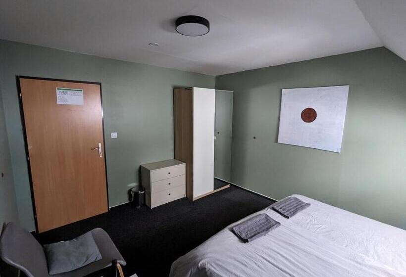 컴포트 룸, Hostel John Galt