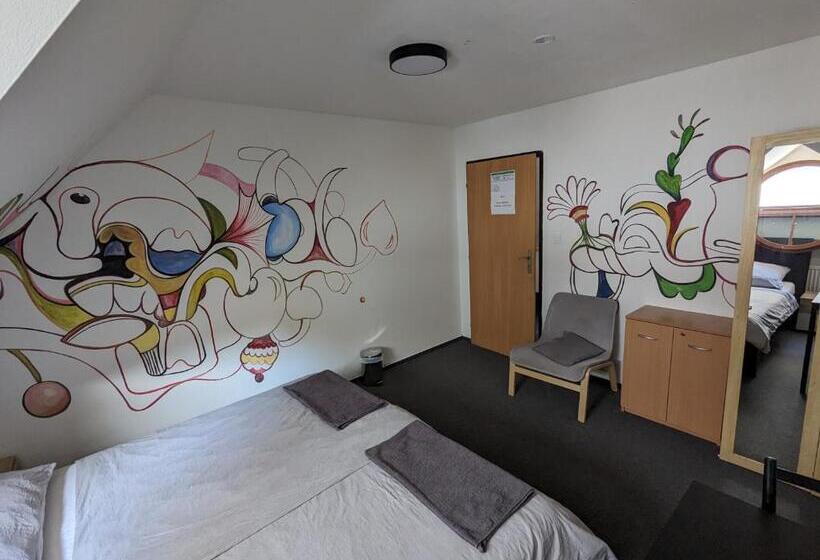 컴포트 룸, Hostel John Galt