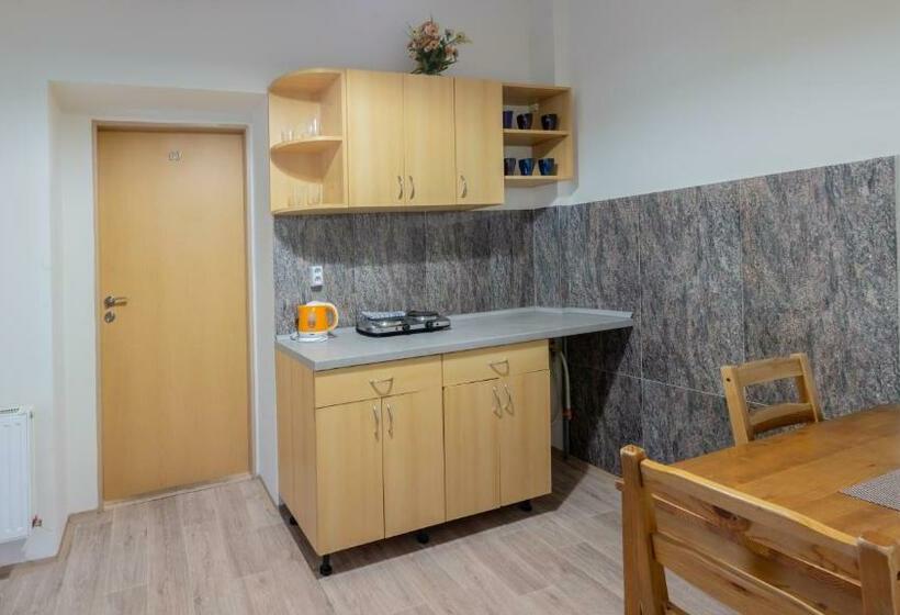 Négyágyas Standard Szoba, Hostel U Arény