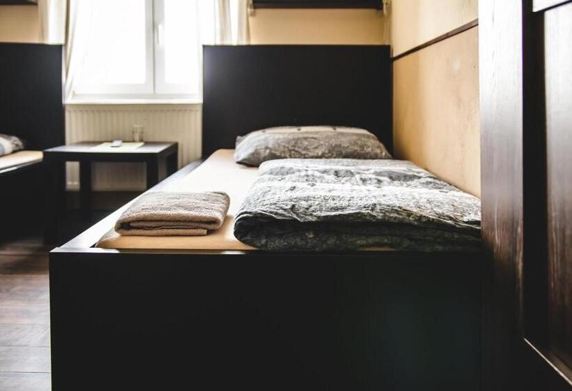 Standard Szoba, Hostel U Arény