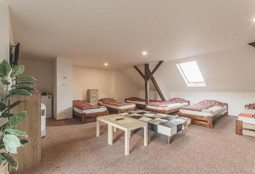 Családi Szoba, Hostel U Arény