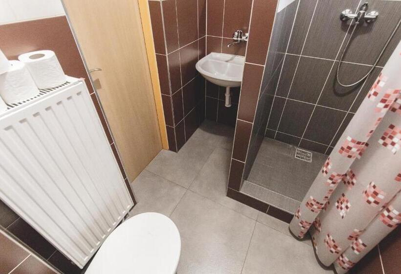 Standard Szoba Megosztott Fürdővel, Hostel U Arény