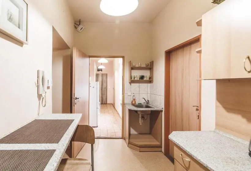 バス共有のスタンダードルーム, Hostel U Arény