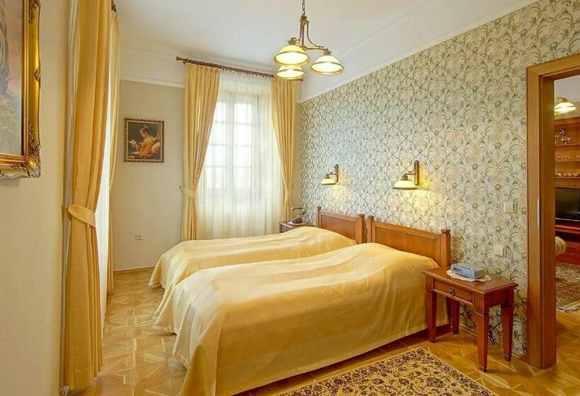 Президентский Люкс, Akademie A Depandance Vila Jarmila