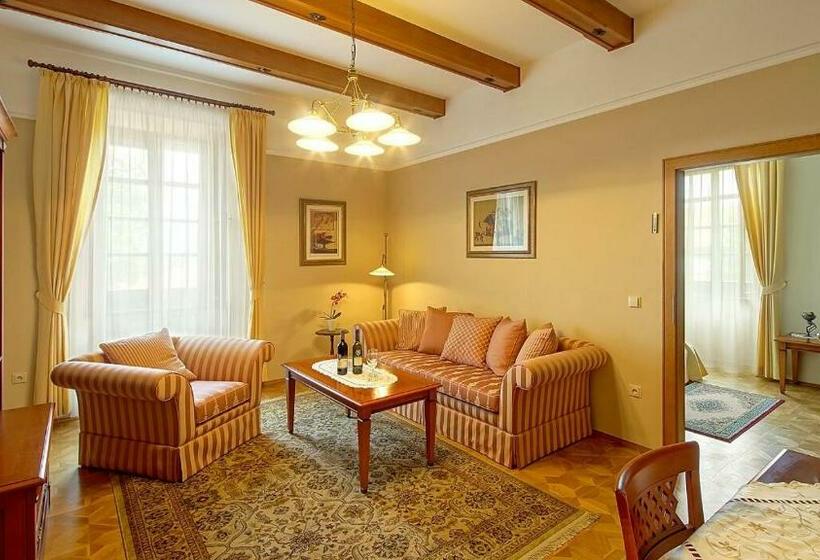 行政套房, Akademie A Depandance Vila Jarmila