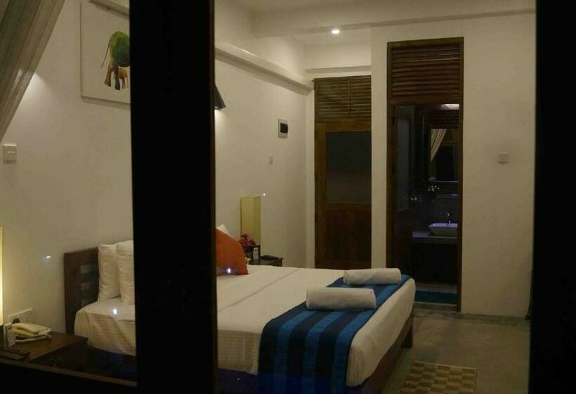 חדר דלוקס, Athgira