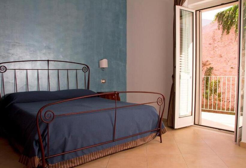Номер Стандарт с Балконом, Boutique Il Castellino Relais