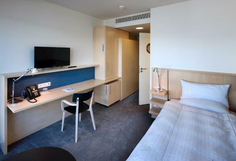 Egyágyas Economy Szoba, Erwin Junker