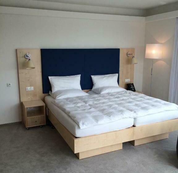 Deluxe Szoba, Erwin Junker