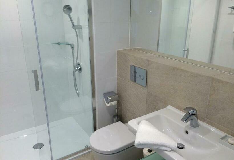 Deluxe Szoba Erkéllyel, Erwin Junker