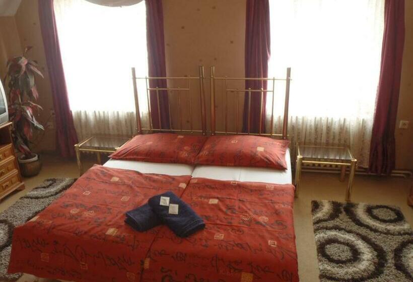 غرفة قياسية, Green House