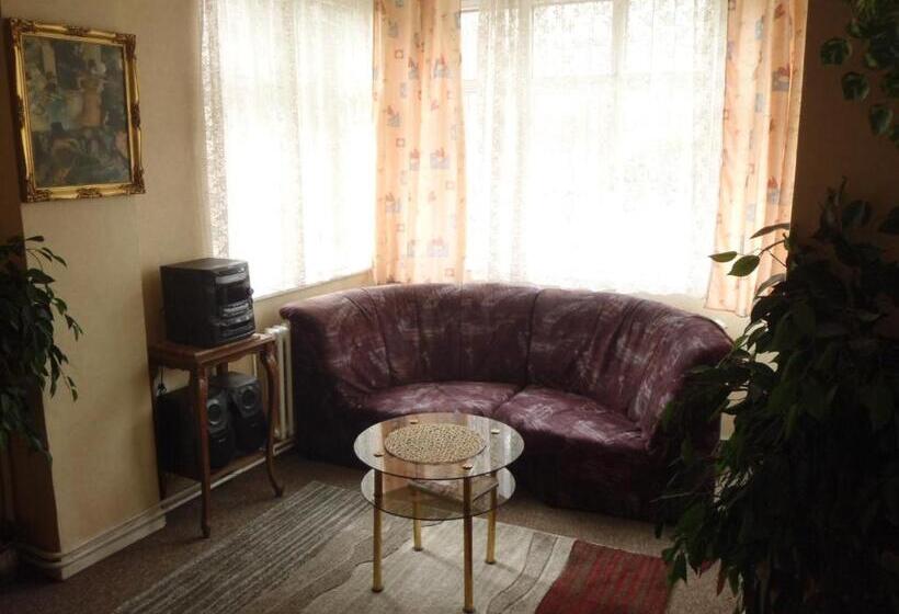 غرفة قياسية, Green House