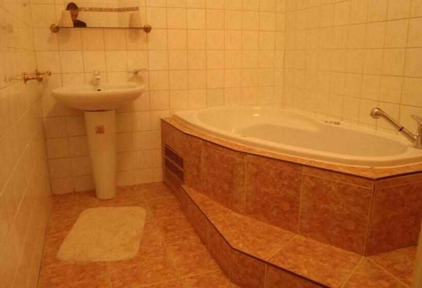 غرفة قياسية, Green House