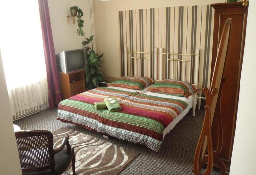 غرفة قياسية, Green House