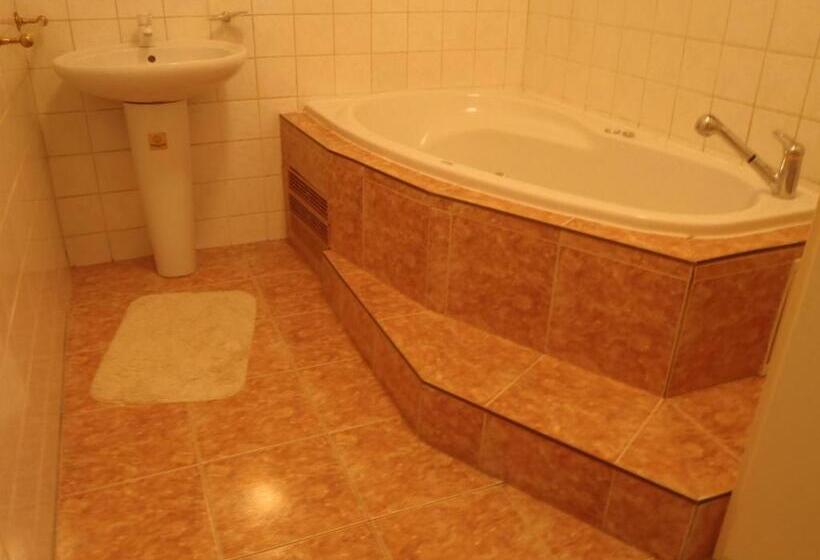 غرفة قياسية, Green House