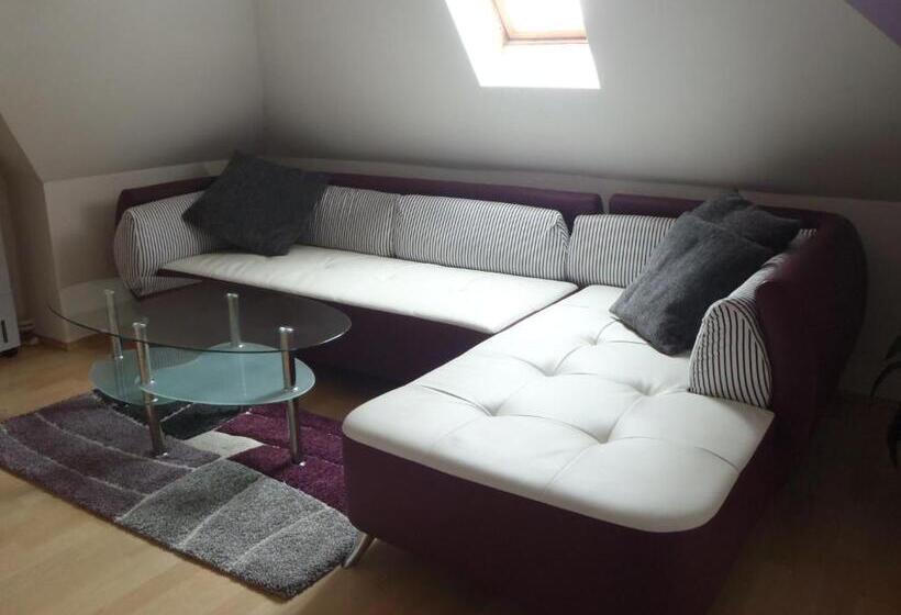 شقة غرفتين, Green House