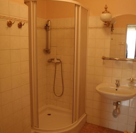 غرفة قياسية, Green House