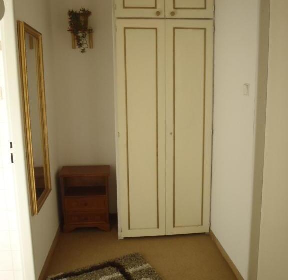 غرفة قياسية, Green House