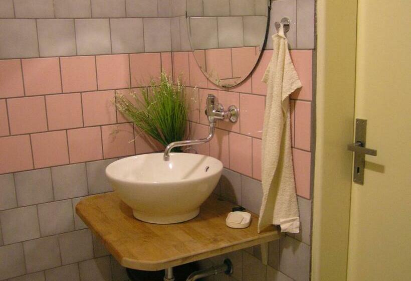 اتاق استاندارد یک نفره, Hostel Moravia Ostrava