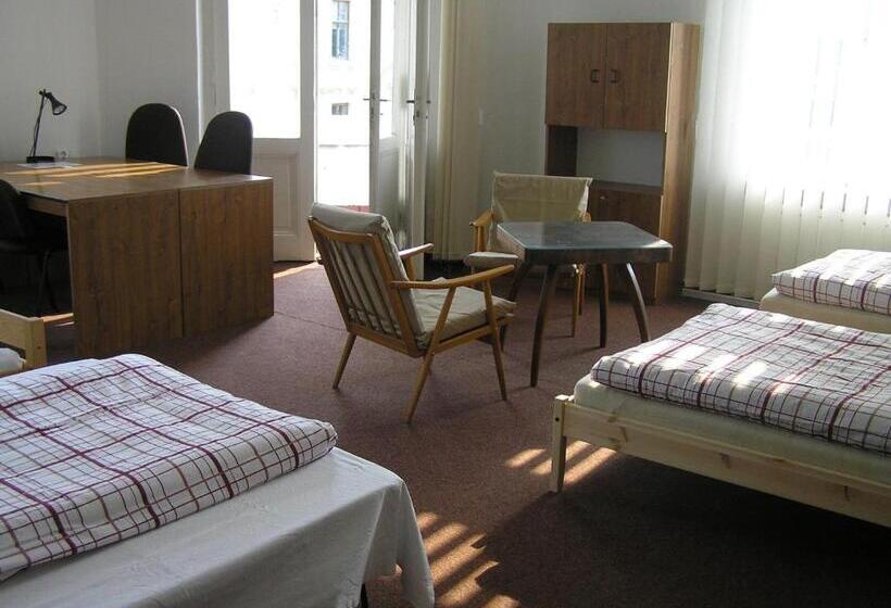 اتاق استاندارد چهارنفره با بالکن, Hostel Moravia Ostrava
