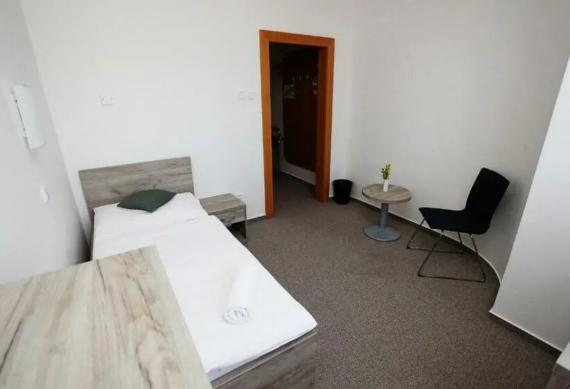 Quarto standart individual, širák