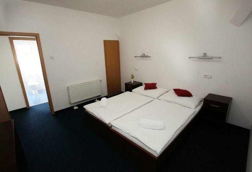 スタンダード４人部屋, širák