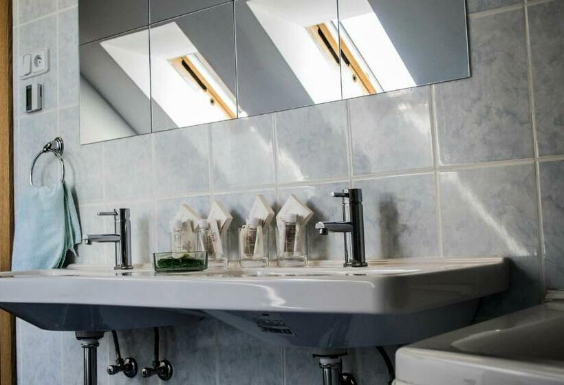 スタンダード４人部屋, širák