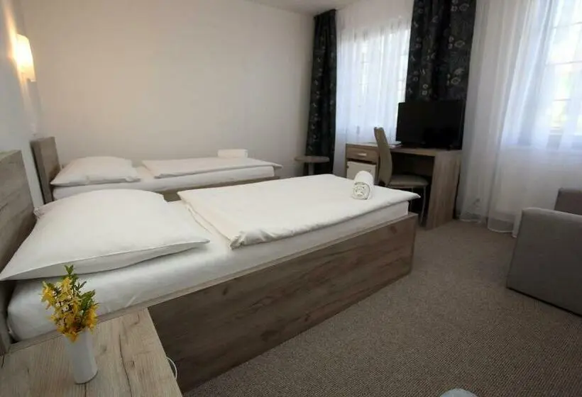 Quarto Triplo Standart, širák