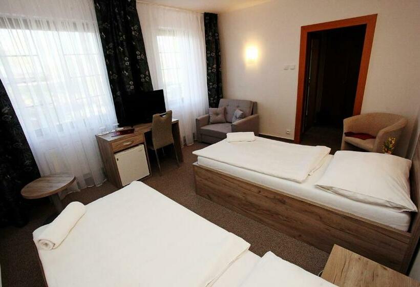 スタンダードトリプルルーム, širák