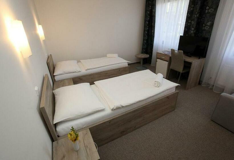 スタンダードトリプルルーム, širák